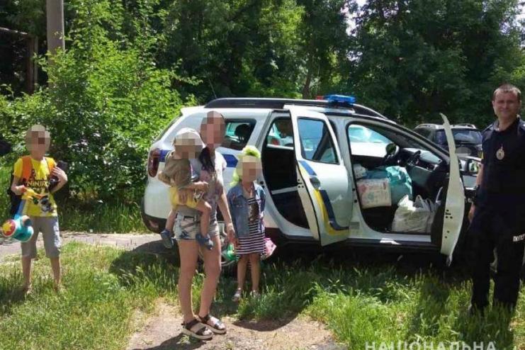 Негода не зупинила: в Ізмаїльському районі офіцер громади доставив гуманітарну допомогу дітям